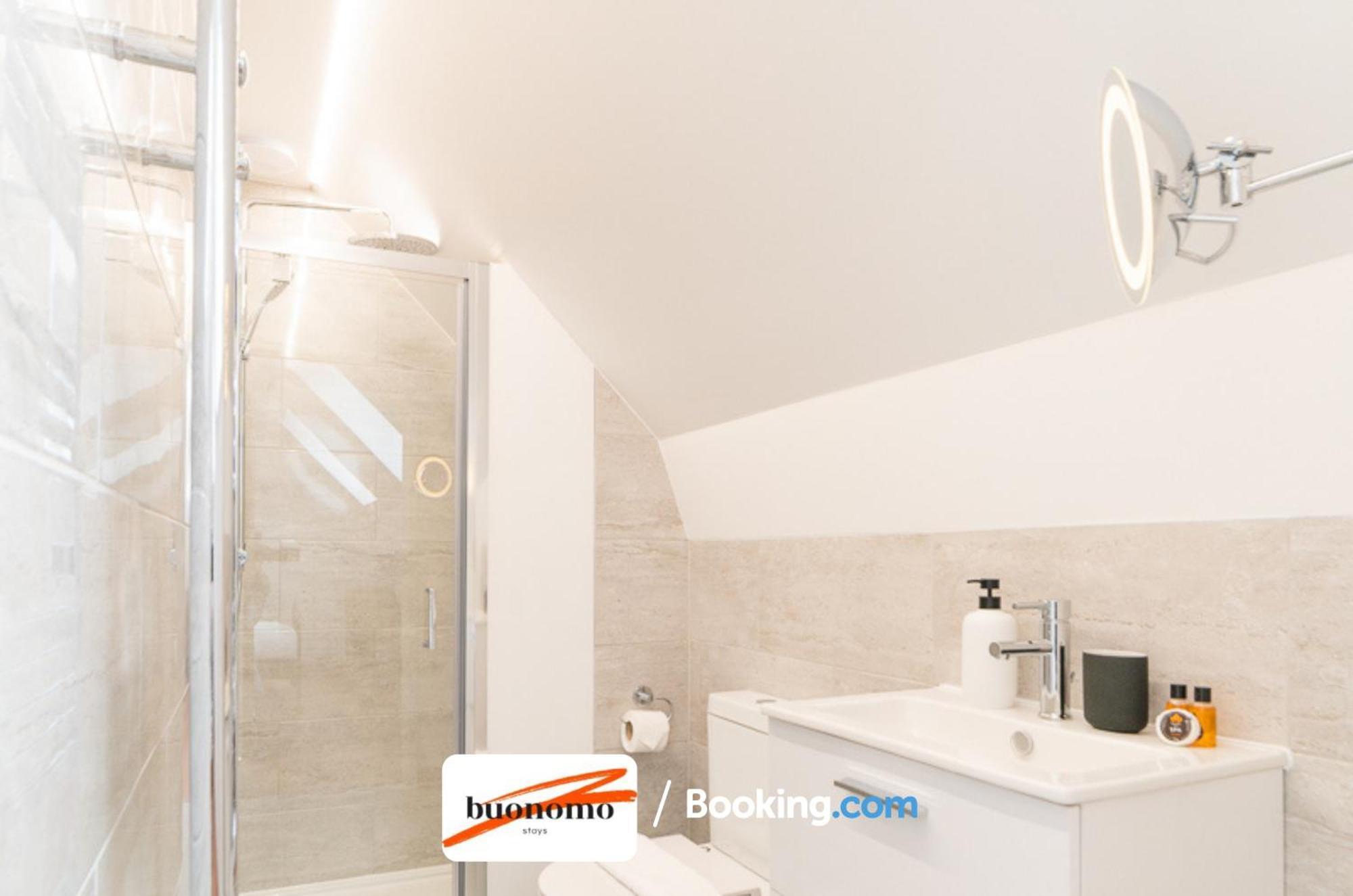 Two Bedroom At Buonomo Short Lets & Serviced Appartamento *