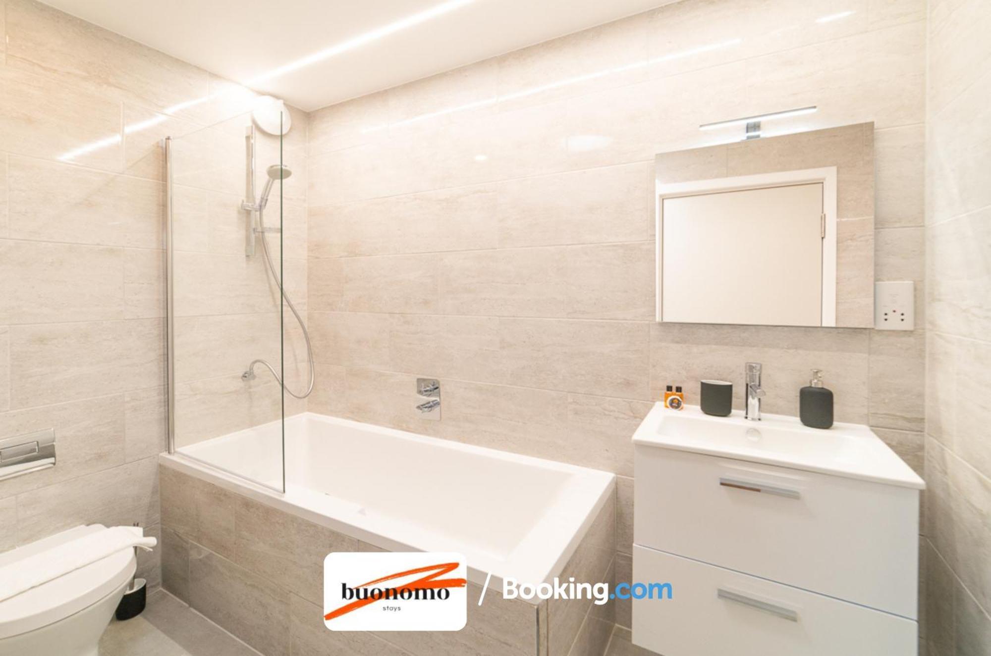 Two Bedroom At Buonomo Short Lets & Serviced Appartamento *